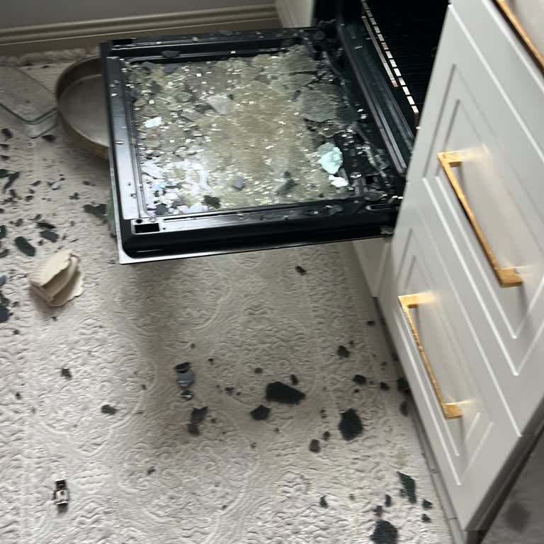 Teka Fırın Camı Patladı, Garanti Dışı Kaldı