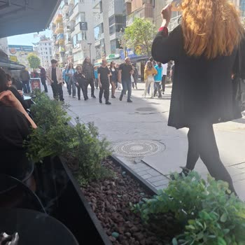 Alsancak'ta Israrcı Bağış Toplayıcıları Sorunu