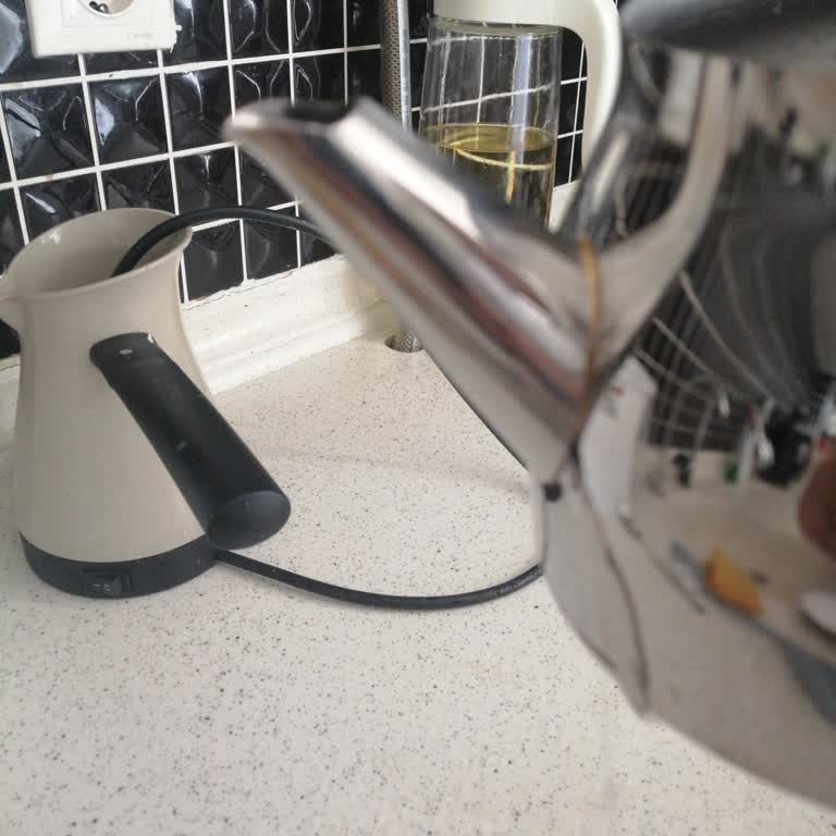 Eksik Lehimli Çaydanlık Ve Yetersiz Müşteri Hizmeti