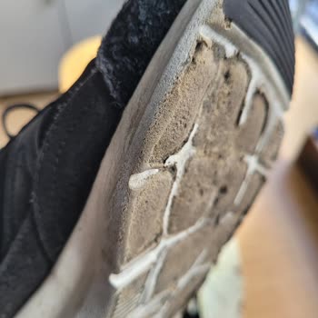 Skechers Ayakkabıda Hayal Kırıklığı: 4 Ayda Dağıldı