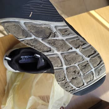 Skechers Ayakkabıda Hayal Kırıklığı: 4 Ayda Dağıldı