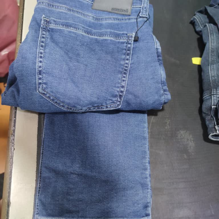 Mavi'den Aldığım Kot Pantolonun Paçaları Eşit Değil