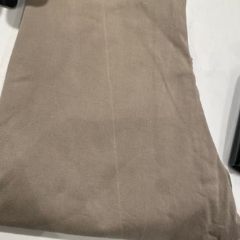 Keten Pantolonda Beklenmedik Beyaz Çizgiler
