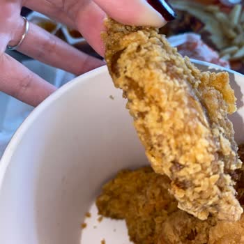 Popeyes'tan Tüylü Tavuk Kanatları Şoku