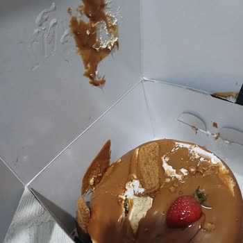 Yemeksepeti Dağınık Gelen Yaş Pasta Siparişi