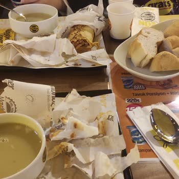 İftar Deneyiminde İlgisizlik Ve Eksik Servis