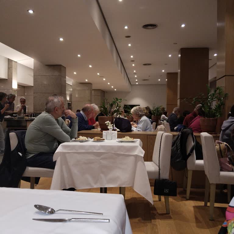 Rezervasyon Skandalı: Aç Kaldık!