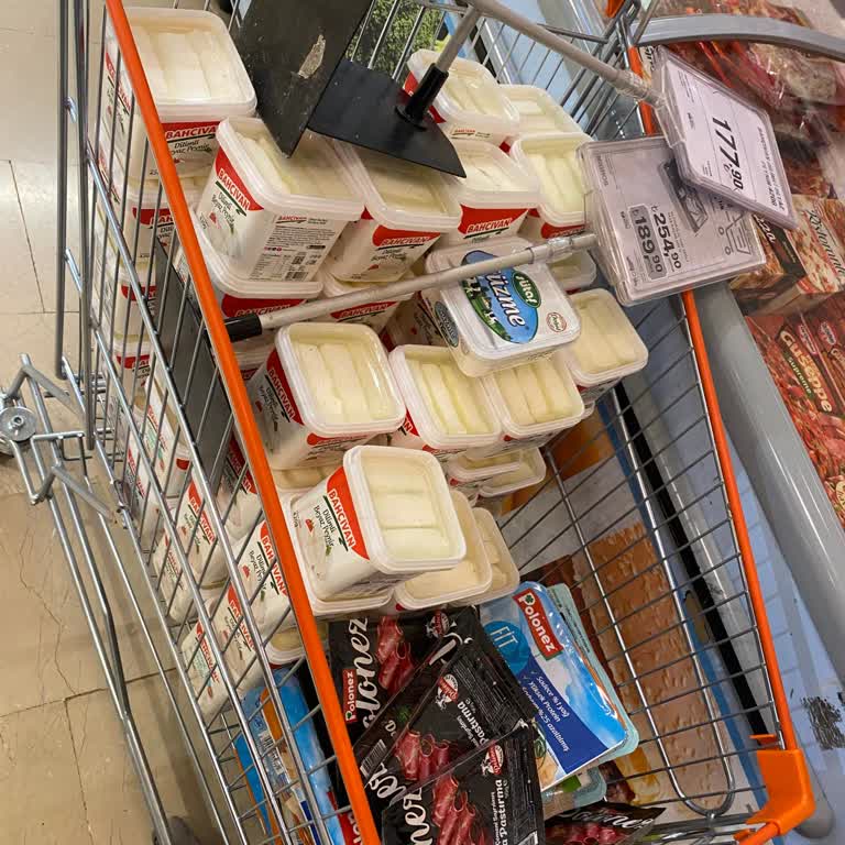 Migros'ta Soğuk Zincir İhlali: Süt Ürünlerinin Oda Sıcaklığında Bekletilmesi