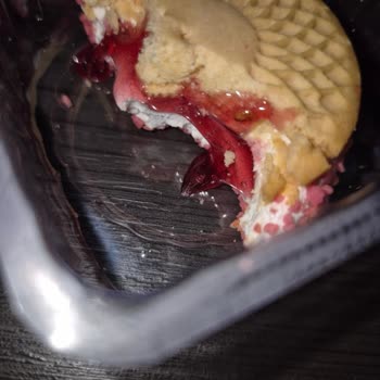 Eti Puf'ta Böcek Şoku