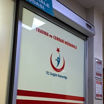 Otobüs Şoförünün Dikkatsizliği Yüzünden Yaşanan Tehlikeli Kaza