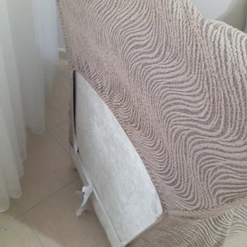 Yanıltıcı Kanepe Örtüsü Siparişi Ve İletişimsizlik