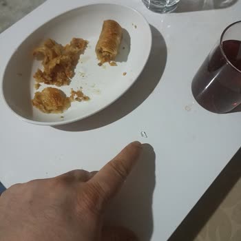 Cam Parçası İçeren Tatlı: Güvenlik Tehlikesi