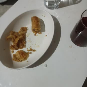 Cam Parçası İçeren Tatlı: Güvenlik Tehlikesi