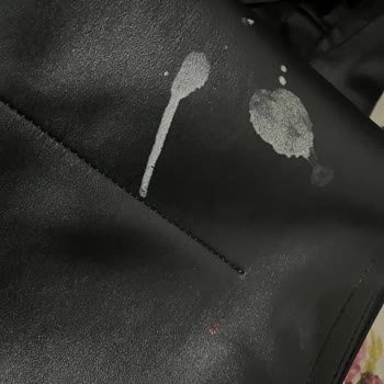 Calvin Klein Çantamda Oluşan İzler Ve İlgisizlik