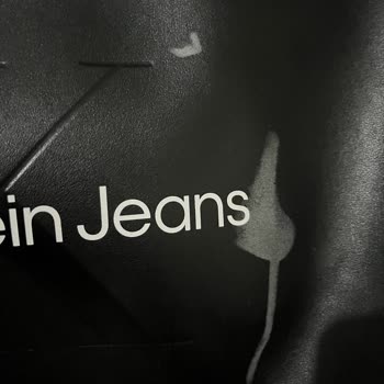 Calvin Klein Çantamda Oluşan İzler Ve İlgisizlik