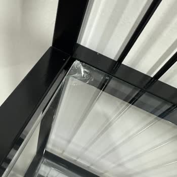 Kırık Camlar Ve Yetersiz Destekle Gelen Hayal Kırıklığı