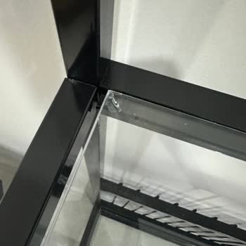 Kırık Camlar Ve Yetersiz Destekle Gelen Hayal Kırıklığı