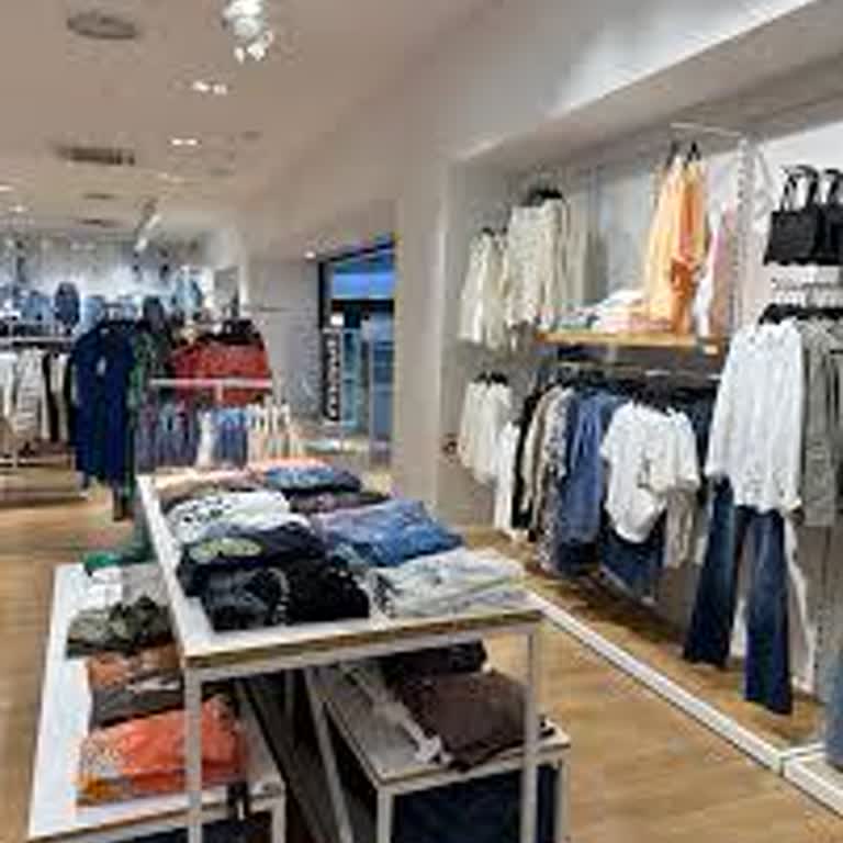 AVM'de Yaşanan İmalı Soru Ve İtici Davranış