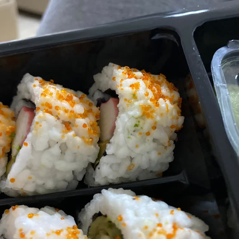 Sushi Box İçinden Sürekli Kıl Çıkıyor