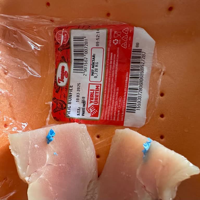 BİM Tavuk Paketinden Çıkan Eldiven Şoku