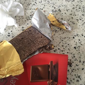 Eti Keyfince Çikolatasında Tazelik Sorunu Ve İlgisizlik