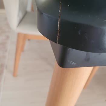 Hasarlı Yemek Masası Ve Çözülmeyen Sorunlar