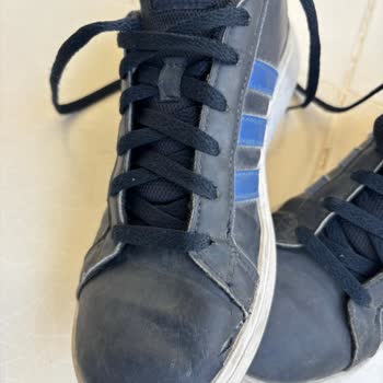 Adidas'tan Beklenmedik Hayal Kırıklığı: Ürün Kalitesine Sahip Çıkılmadı