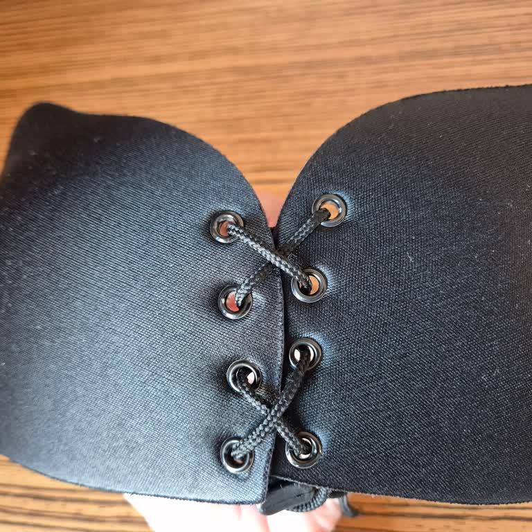 Yapışkanlı Sütyen Hayal Kırıklığı