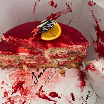 İnna Pasta&Bistro Sağlıksız Pasta Ve Saygısız İşletme Sahibi