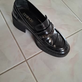 Ağır Ayakkabılarla Gelen Hayal Kırıklığı