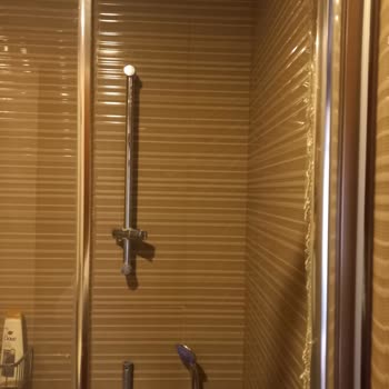 Patlayan Duşakabin Camı Ve Yetersiz Müşteri Hizmetleri