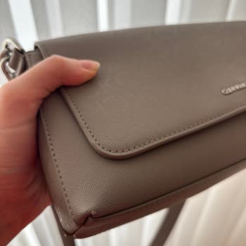 Calvin Klein Çantasının Kısa Sürede Soyulması