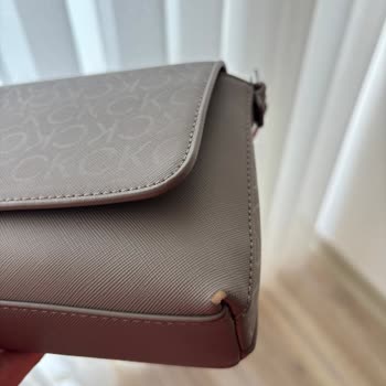 Calvin Klein Çantasının Kısa Sürede Soyulması