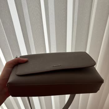 Calvin Klein Çantasının Kısa Sürede Soyulması