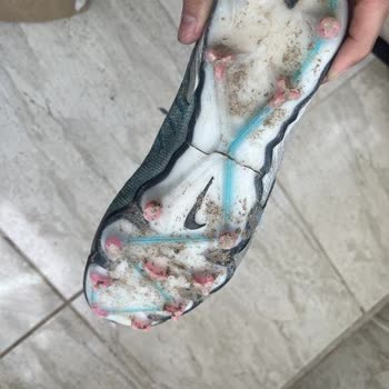 Sportive'den Alınan Kramponun Alt Tabanı Kısa Sürede Yarıldı