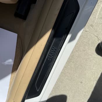 BMW Yetkili Servisinde Yağlı Kıyafet Skandalı