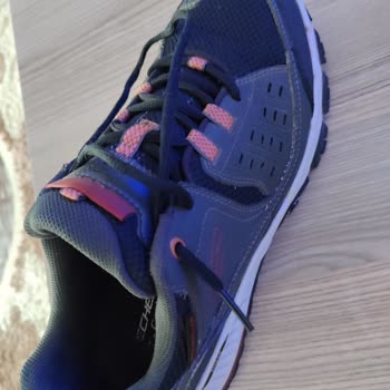 Skechers Ayakkabıda Hayal Kırıklığı: 10 Gün İçinde Yırtılan Ürün Ve Garanti Sorunu