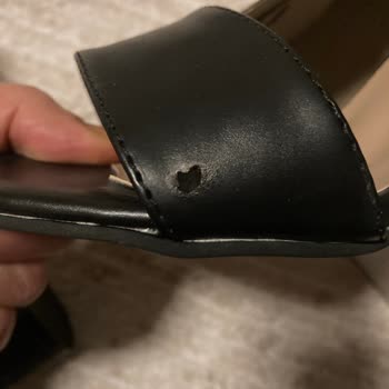 FLO'dan Aldığım Ayakkabılar Hayal Kırıklığı Yarattı: Kusurlu Ve Kalitesiz Ürünler