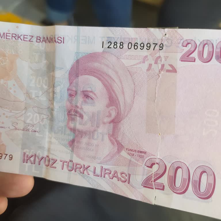 Kasiyerin Yırtık Para Konusundaki Tavrı