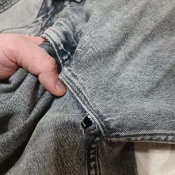 Colin's Kot Pantolonun Beklenmedik Yırtılması