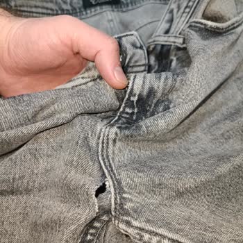 Colin's Kot Pantolonun Beklenmedik Yırtılması