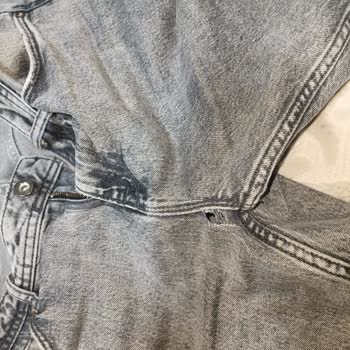 Colin's Kot Pantolonun Beklenmedik Yırtılması