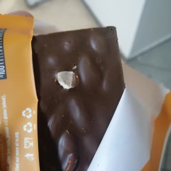 Bademli Tambol Çikolatasında Bozuk Badem Şoku