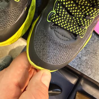 Çocuk Ayakkabısında Beklenmedik Hasar Ve Mağaza İlgisizliği