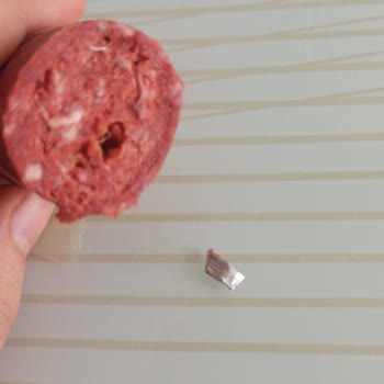 A101'den Alınan Sucukta Metal Parçası Şoku!