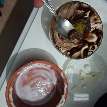 Profiterol İçinde Cam Kırıkları Şoku