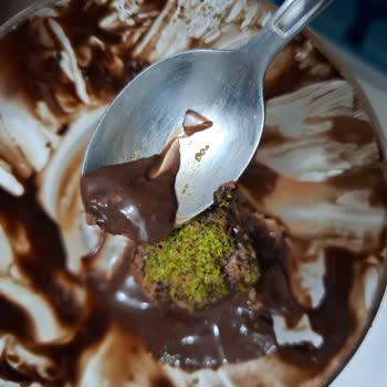 Profiterol İçinde Cam Kırıkları Şoku