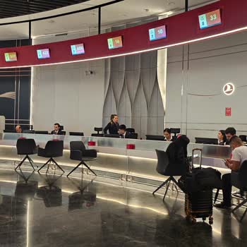 İstanbul Havalimanı'nda Uzun Bekleyiş Ve İlgisizlik