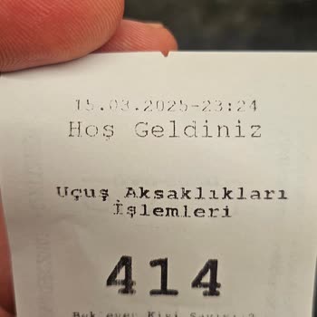 İstanbul Havalimanı'nda Uzun Bekleyiş Ve İlgisizlik