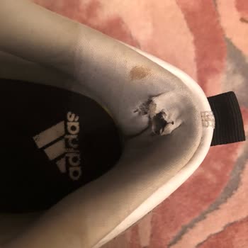 Adidas Ayakkabıda Erken Yıpranma Sorunu